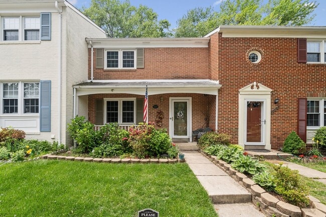 Prepare to be surprised by this exquisitel... - Prepare to be surprised by this exquisitel... Townhome