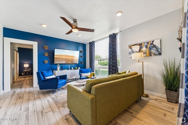 Building Photo - 3242 E Camelback Rd Unit 105 Rental