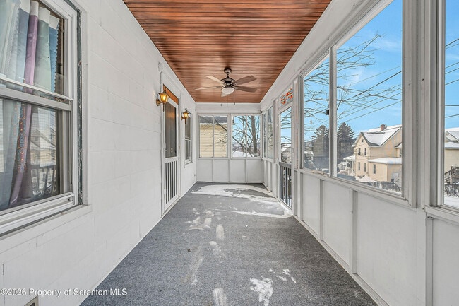 Photo - 208 E Warren St