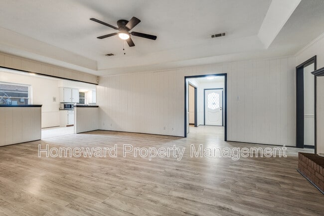 Photo - 718 Knollridge Dr