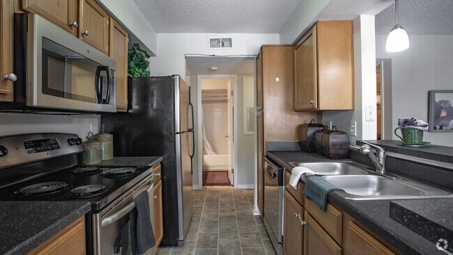 2BR,2BA,-904SF