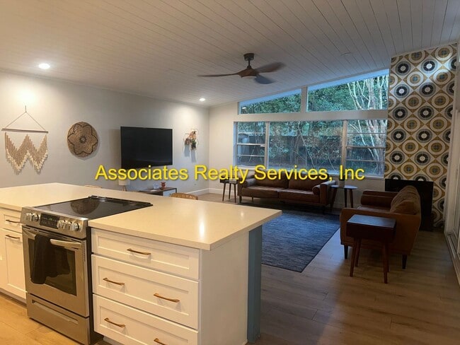 Photo - 3 Bed/2 Bath Spacious Home in Mason Manor! Screened Porch and Fenced Backyard!!!