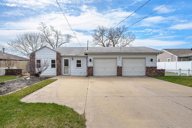 Lake Front Home in Portage - Lake Front Home in Portage