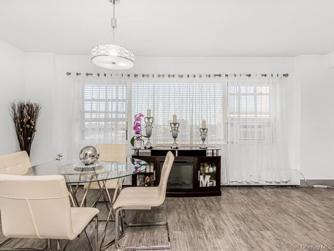 Photo - 9 Fordham Hill Oval Unit 11C