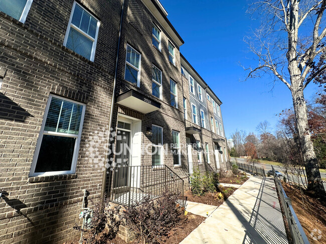 Building Photo - 2 Bedroom, 2.5 Bathroom in Royall Townes Rental