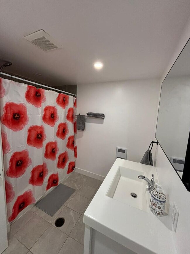 Photo - 2698 Chem. Bedford Unit ID1061556P