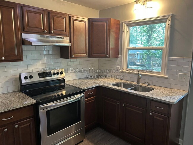 Photo - 252 N McDonough Rd