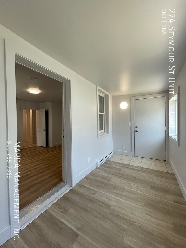 Photo - RENOVATED BACHELOR IN AMHERSTBURG + HYDRO Unité 1