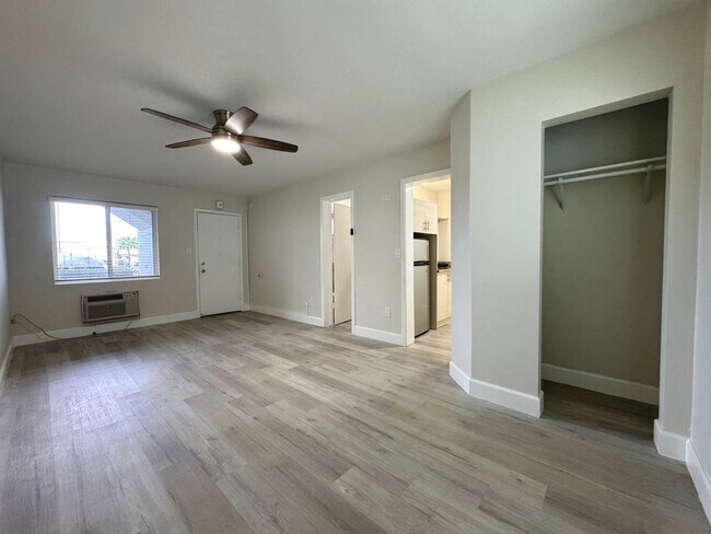 Photo - Spacious Studio Apartment Available in the Heart of La Jolla! Unidad 1141 Silverado St #114