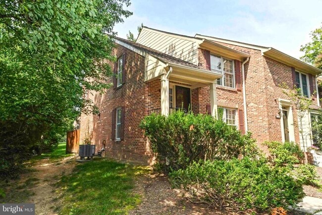 Photo - 2406 S Walter Reed Dr