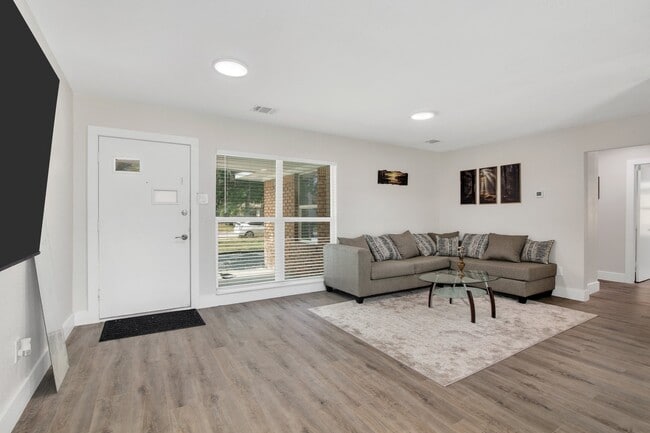 Photo - 1703 Ansbury Dr