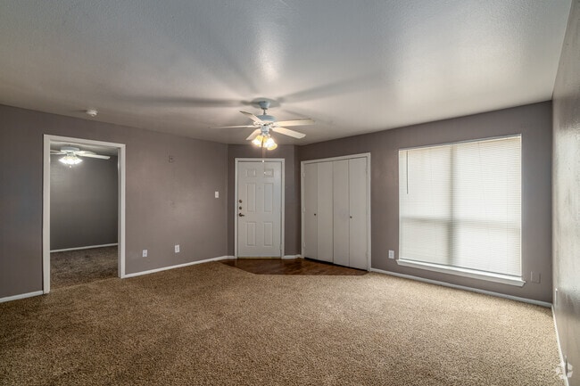 3BR, 2BA - 1250SF - Living Room - Silver Springs