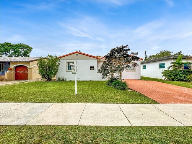 Photo - 5760 SW 10th St