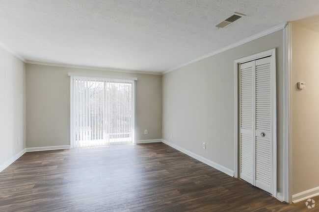 1BR, 1BA - 850 SF