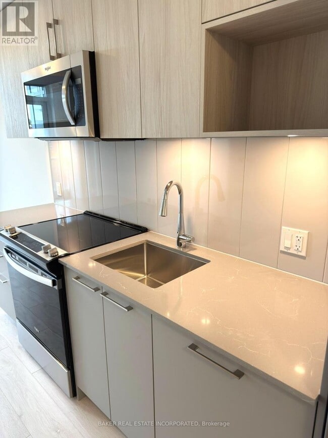 Photo - 500 Plains Rd E Unité 310