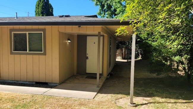 Building Photo - 110 SE Vista Ave Unit Vista #4 Rental
