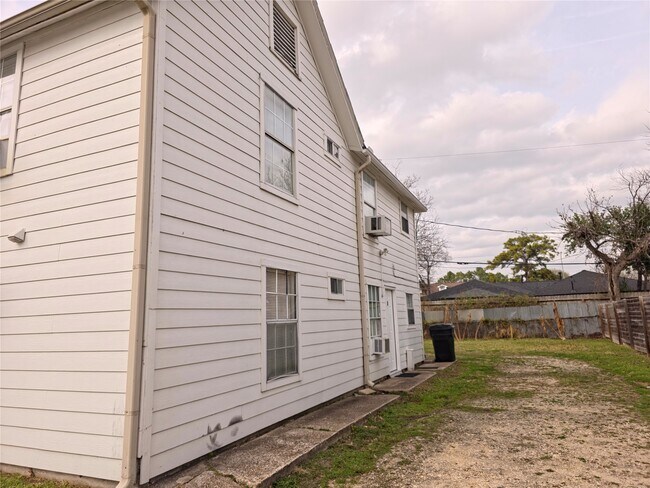 Photo - 207 Moody St Unit 4