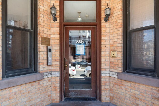 Photo - 378 Baldwin Ave Unidad 1L