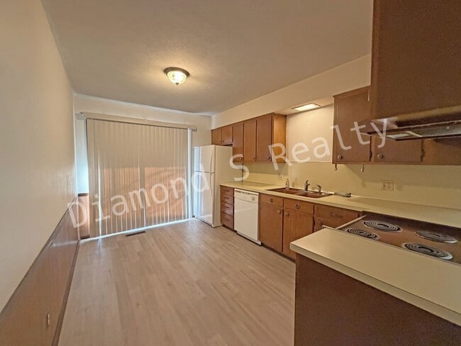 Photo - Cute 2 bedroom Duplex Unit Available Now!