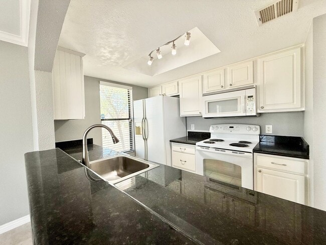 Photo - AVAILABLE NOW!! 1 Bed / 1 Bath Condo in Palm Lake in Palm Desert!