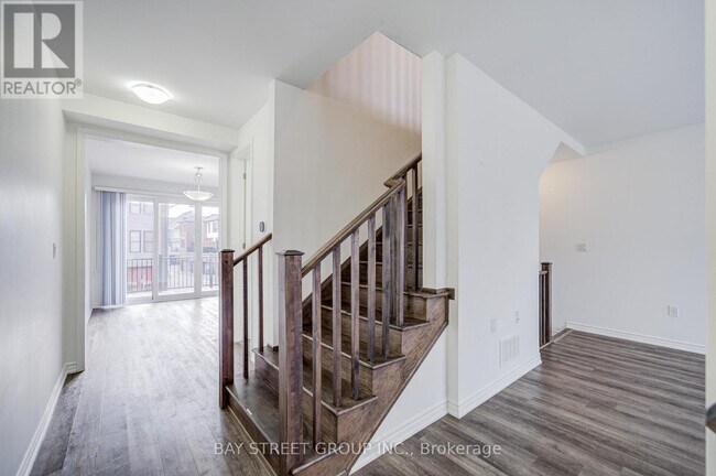 Photo - 980 Logan Dr