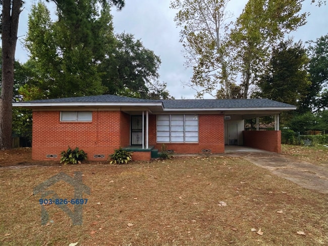 Building Photo - 817 Caver St