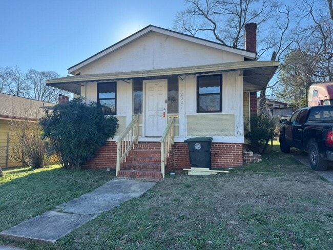 Building Photo - 2027 36th Ave N