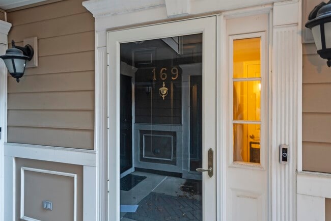 169 Price Ct