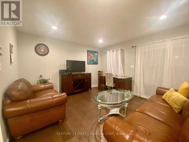 Photo - 7 Empire Pkwy