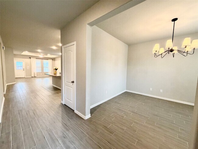 Photo - 8319 Divot Trce