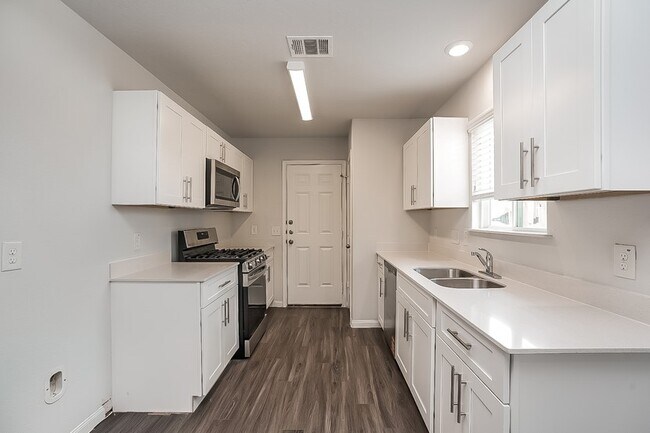 Photo - 19019 Moynihan Dr