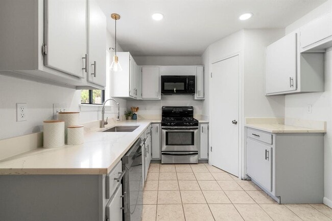 Photo - 13004 Esplanade St