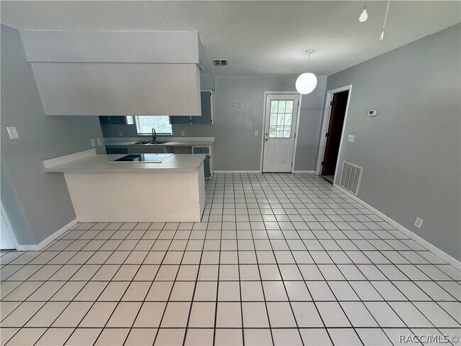 927 Russell Ave