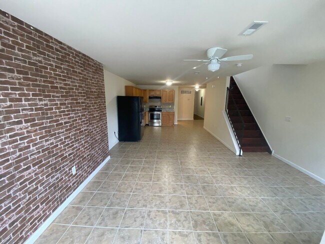 Building Photo - 15 N 50th St Unit 2ND FLOOR