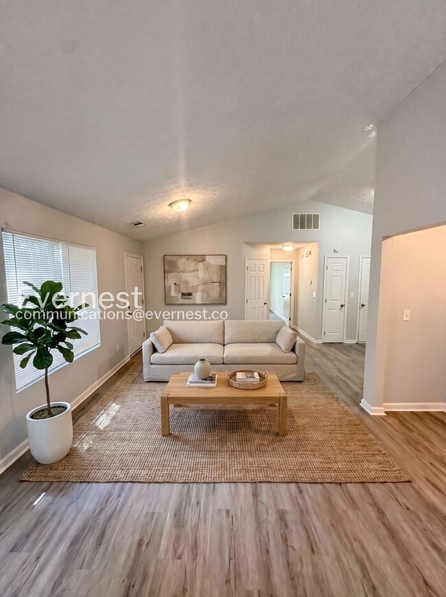 Photo - 1408 Creek View Dr
