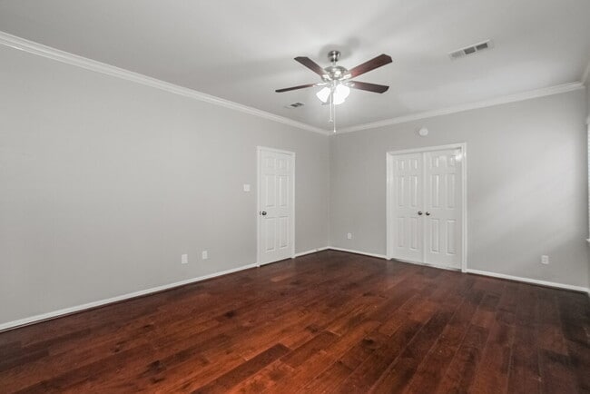 Photo - 4923 Laurel Hill Ct