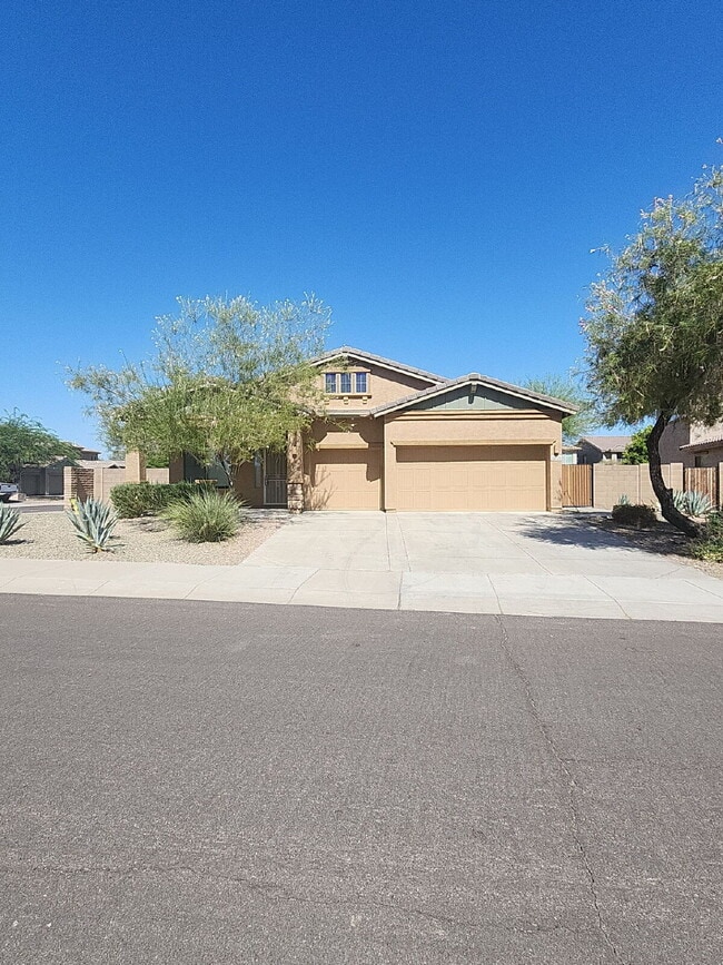 "Charming 3-Bed with 2 Full Baths and 2,162 Sq Ft of Comfort in Vistancia Village Peoria, AZ!"