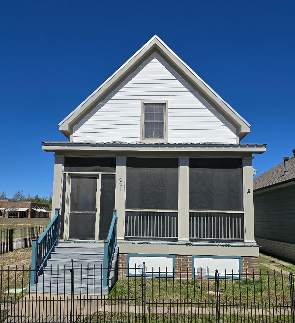 Photo - 221 A St