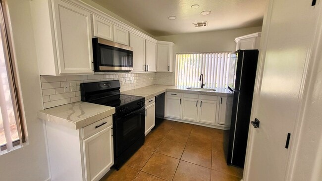 Photo - 2032 E Catclaw St