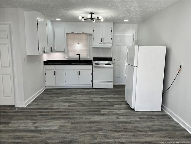 Photo - 205 Jasper St