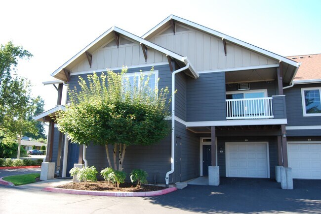 Cozy 2 Bed 2 Bath Condo w/ Lots of Natural... - Cozy 2 Bed 2 Bath Condo w/ Lots of Natural...