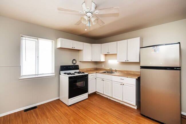 Photo - Lovely 3 Bedroom, 1 Bathroom Home
