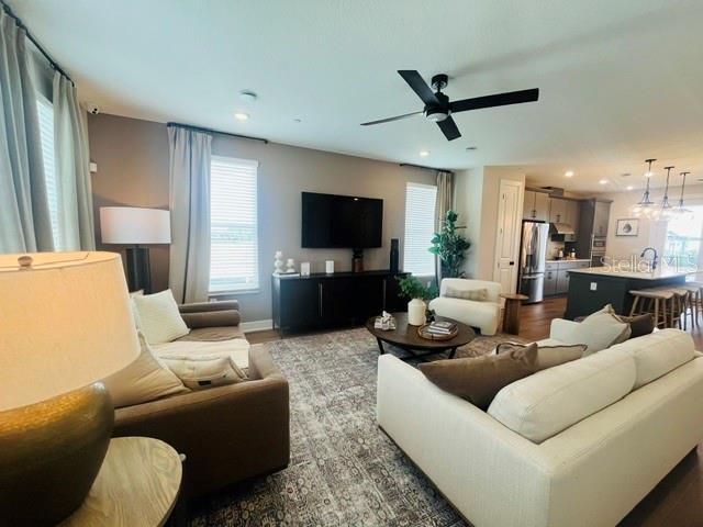 Photo - 15501 Hamlin Pk Dr