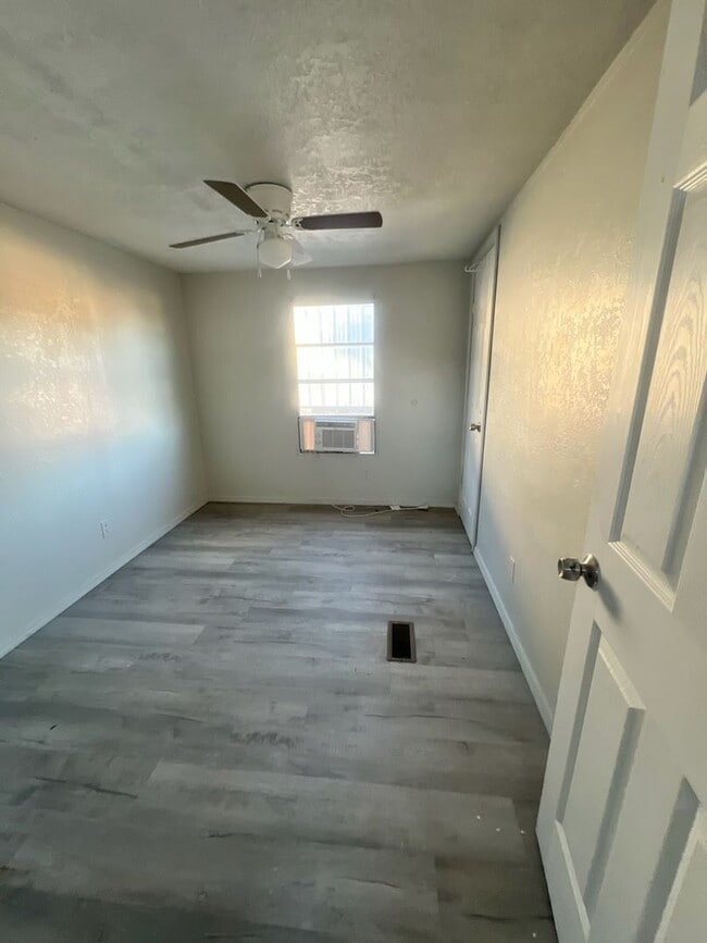 Photo - 518 W Alabama Ave