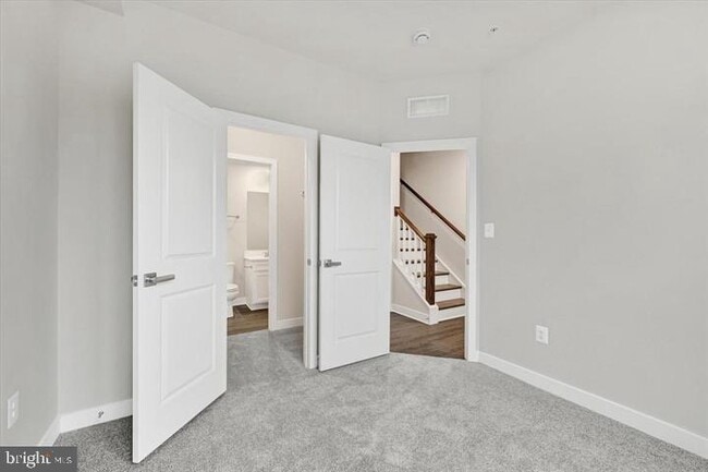 Photo - 815 Lennox St