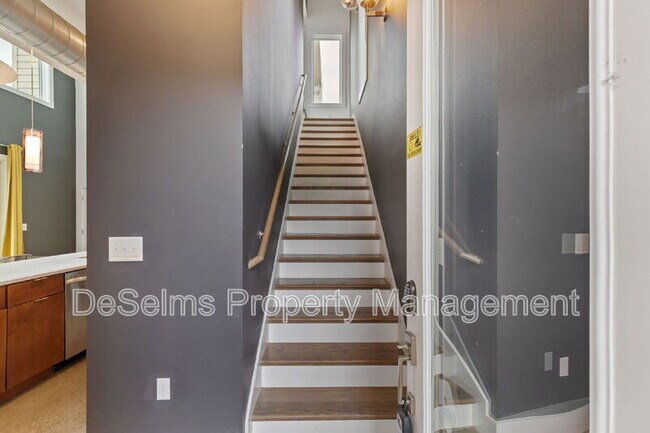 Photo - 807 13th Ave S