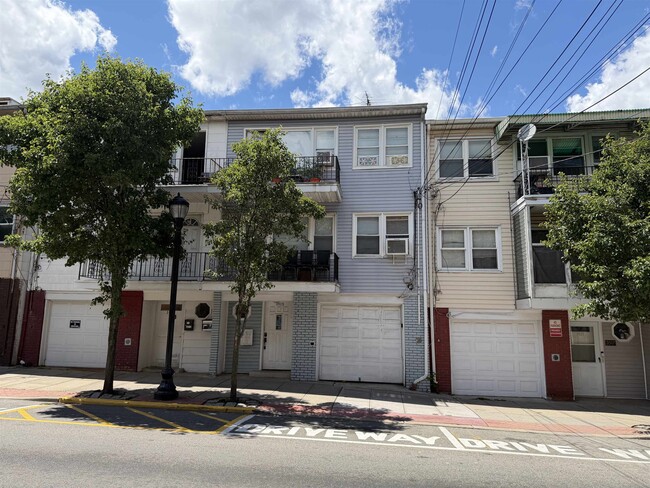 Building Photo - 3515 New York Ave Unit 2