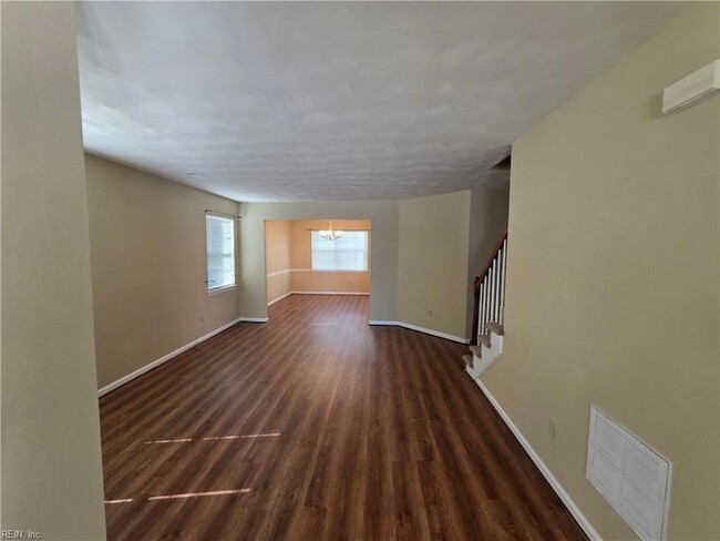 Photo - 1460 Berkshire Dr