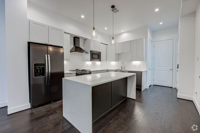 Building Photo - 3 Bedroom Home in the Galleria