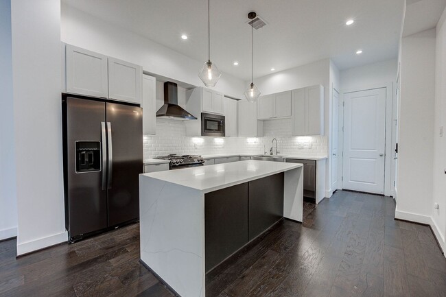 3 Bedroom Home in the Galleria - 3 Bedroom Home in the Galleria